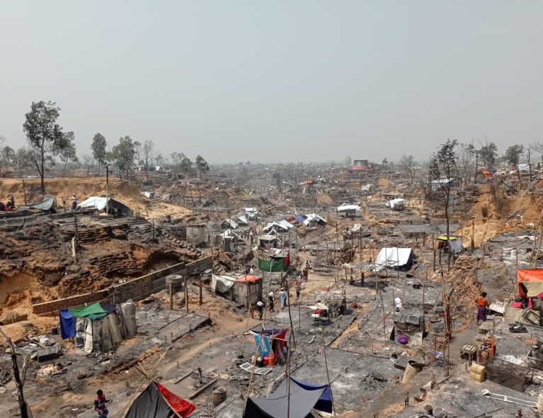 Abgebranntes Rohingya Camp
