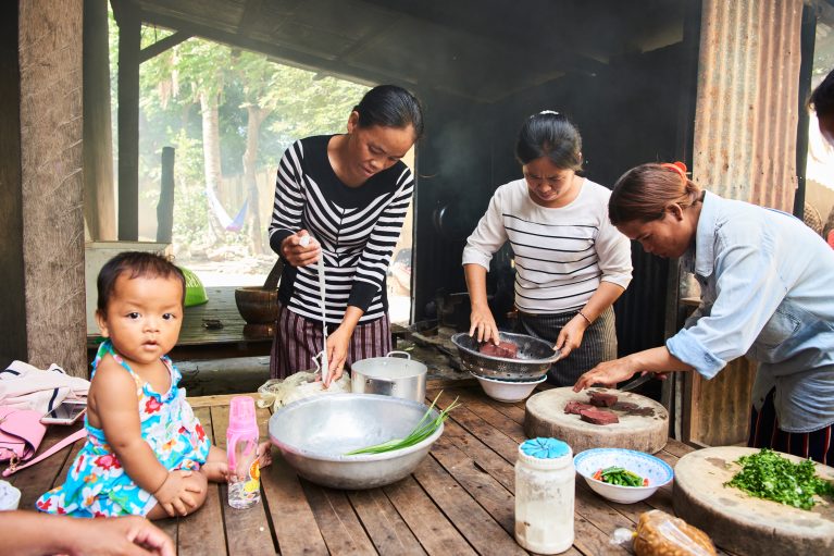 Gemeinsame Kochen in der Notunterkunft von CWCC